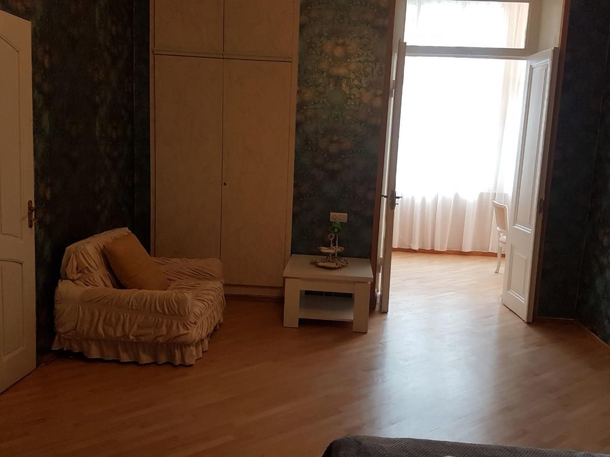 Apartment In The Heart Of Tbilisi ภายนอก รูปภาพ